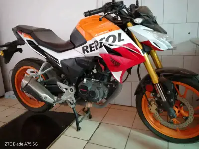 Moto Honda Repsol CBR 250R en buen estado - miniatura 1