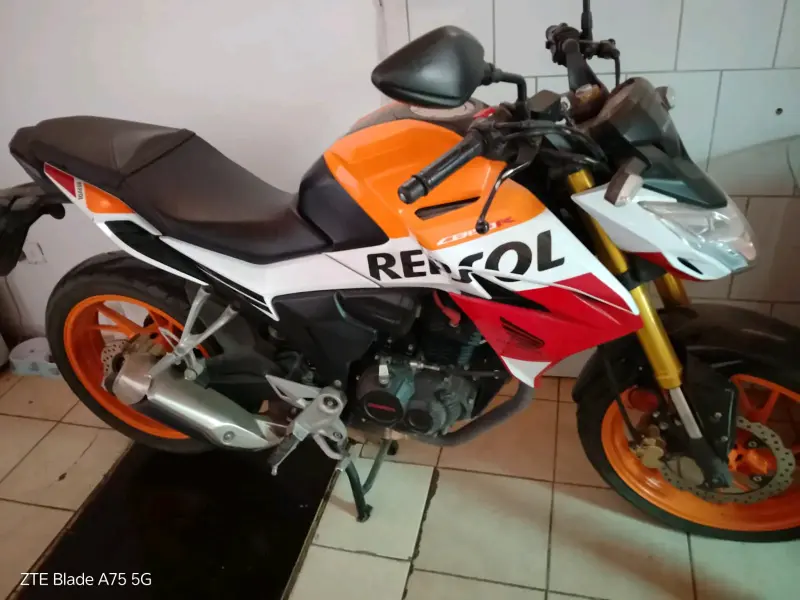Moto Honda Repsol CBR 250R en buen estado - 2