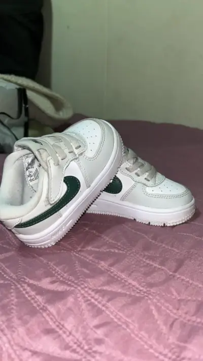 Zapatillas deportivas blancas para niños - miniatura 1