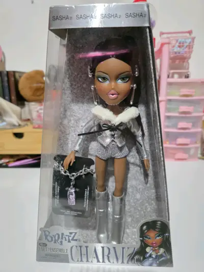 Muñeca Bratz Sasha Charmz en caja original - miniatura 1