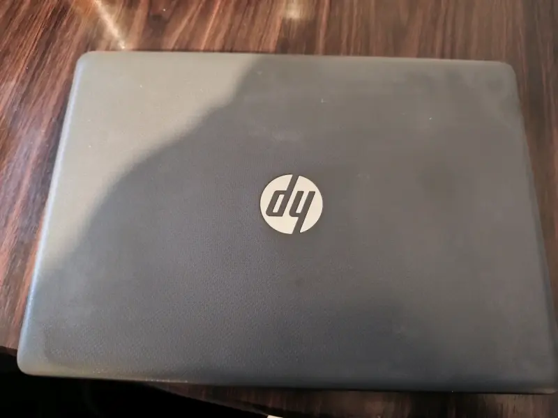 Laptop HP con procesador Intel en buen estado - 3