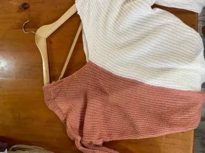 Suéter bicolor de punto para mujer - miniatura 2