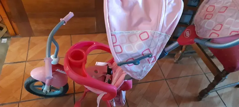 Triciclo para niños Radio Flyer rosa con toldo