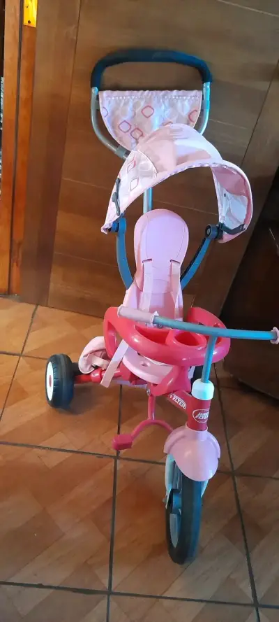 Triciclo para niños Radio Flyer rosa con toldo - miniatura 3