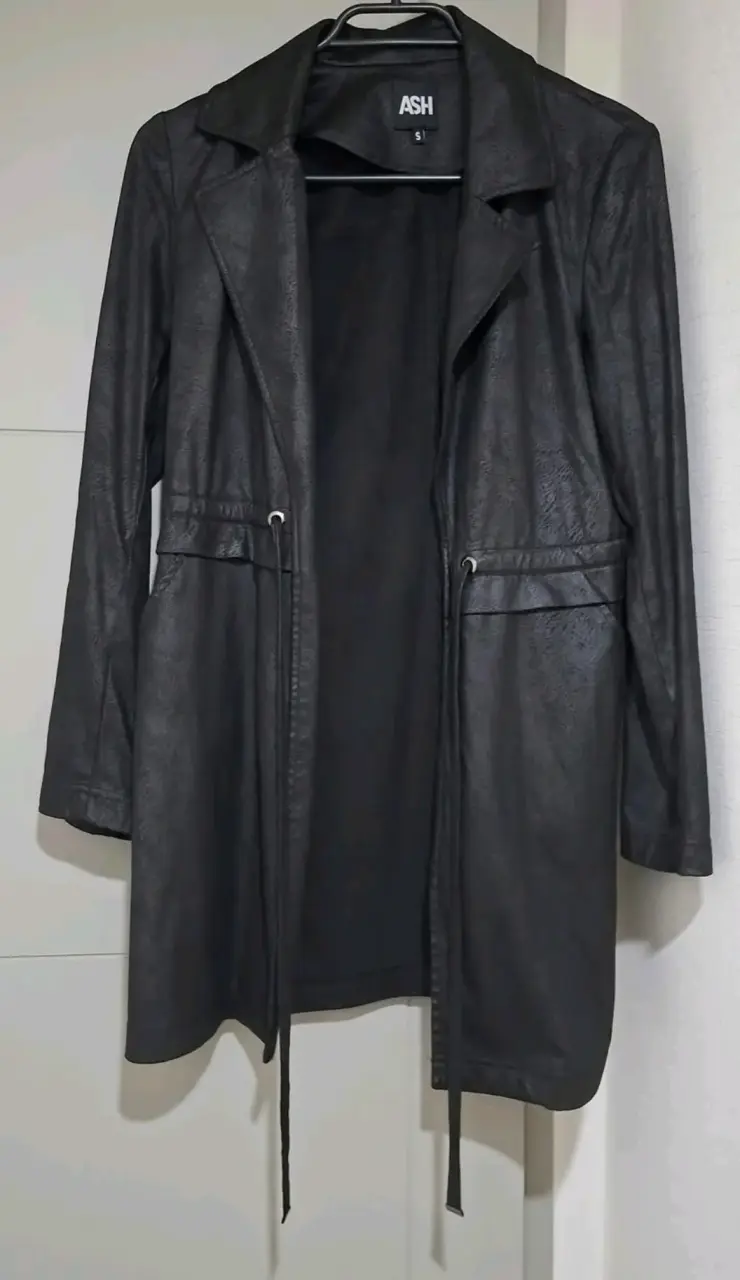 Chaqueta tapado color negro marca Ash Talla S