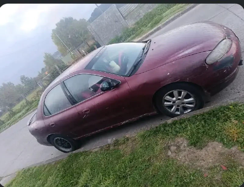 Hyundai Elantra 98 en buen estado, papeles al día - 2