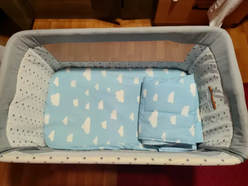 Cuna colecho para bebé con diseño de nubes - 1