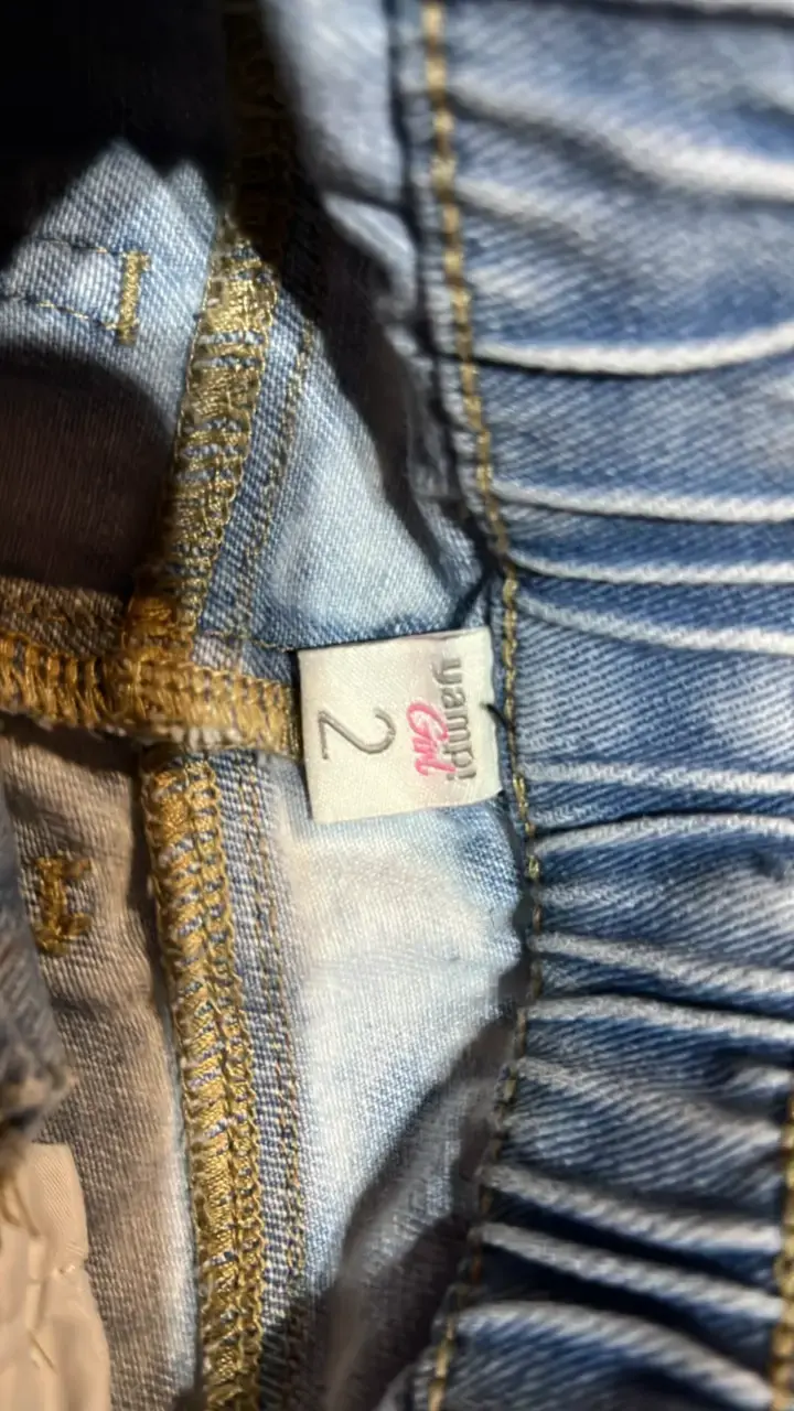 Jeans de mezclilla para niña con volantes - 3