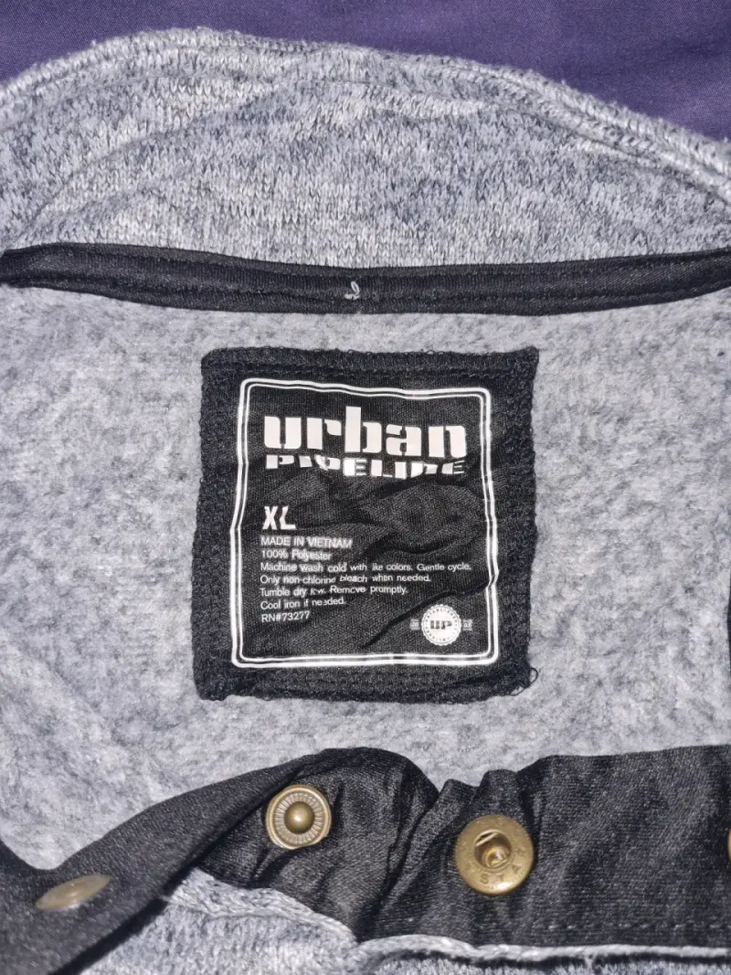 Suéter gris con detalles negros para hombre - 2