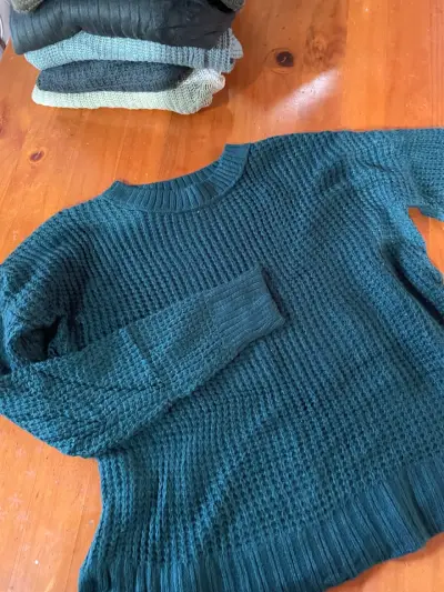 Suéter de punto verde oscuro para mujer - miniatura 1