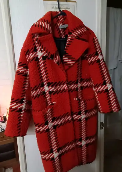 Abrigo rojo elegante para mujer - miniatura 4