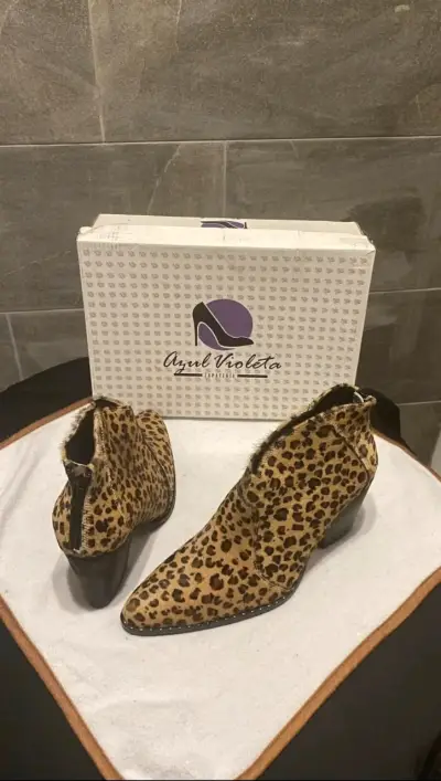 Botín 100% cuero animal print, talla 38 - miniatura 1