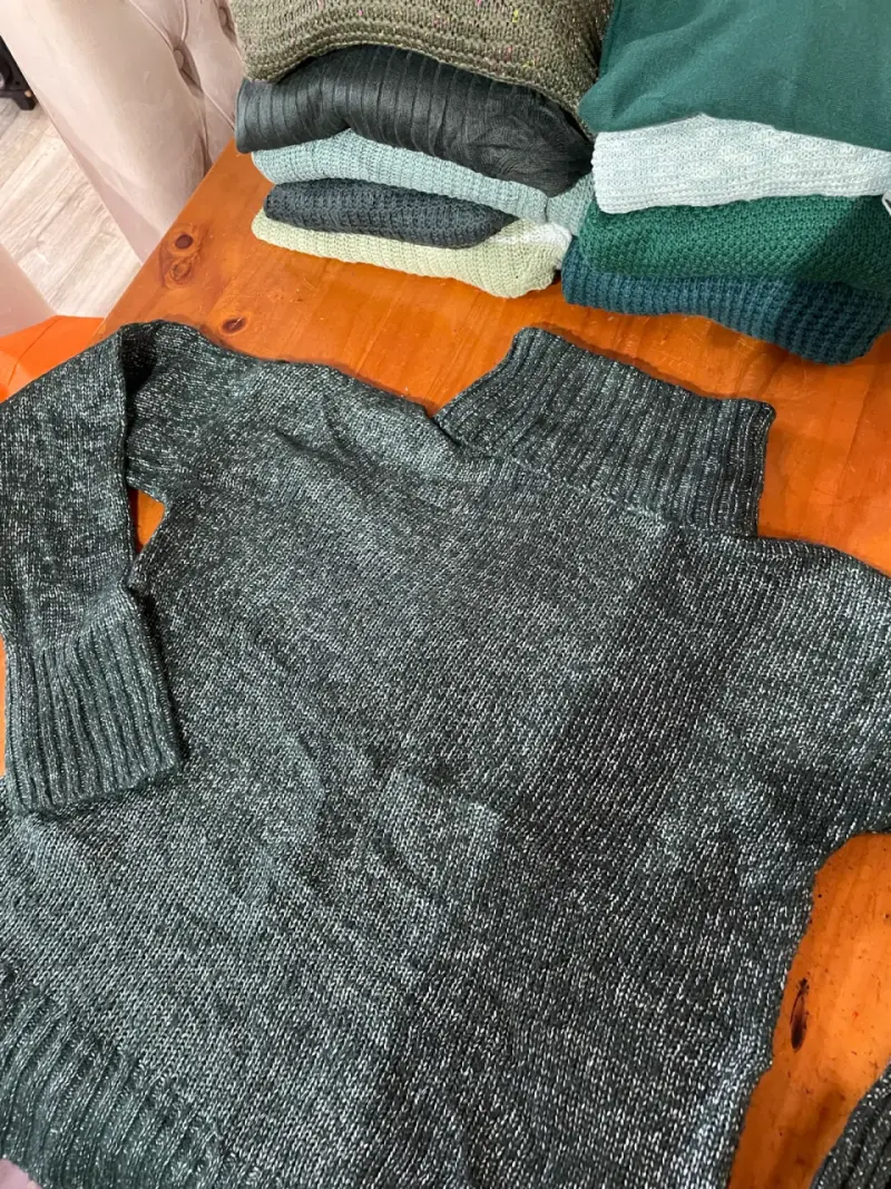 Suéter de cuello alto verde oscuro para mujer - 2