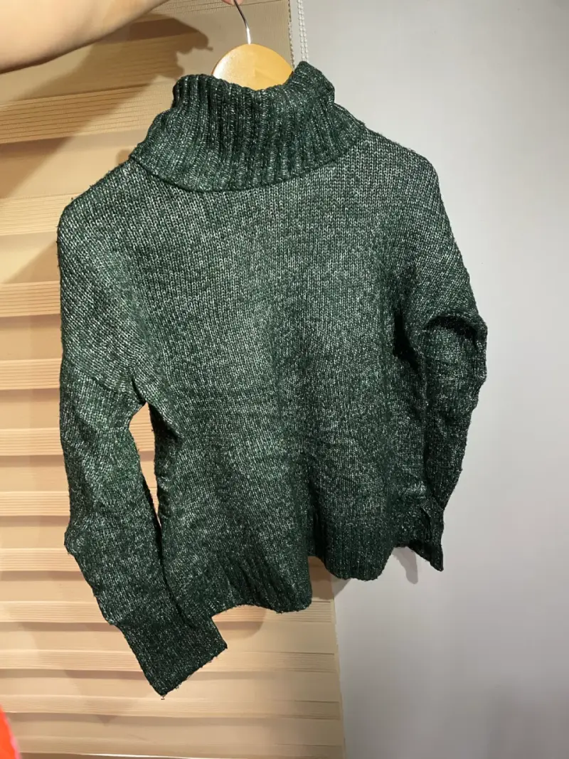 Suéter de cuello alto verde oscuro para mujer - 3