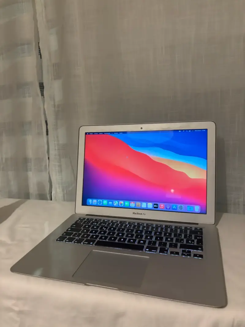 MacBook Air en buen estado con pantalla Retina - 1