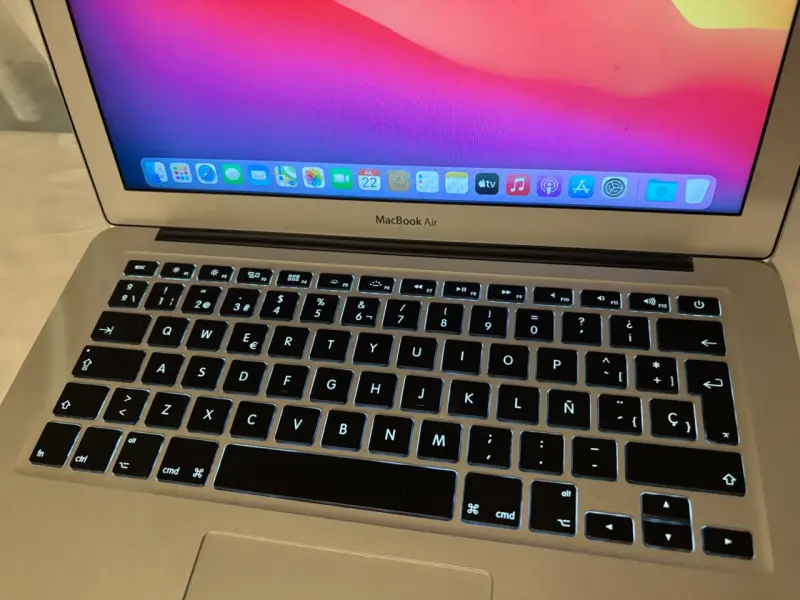 MacBook Air en buen estado con pantalla Retina - 2