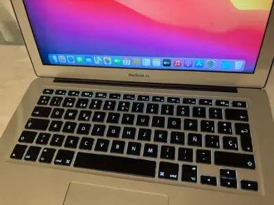 MacBook Air en buen estado con pantalla Retina - miniatura 2