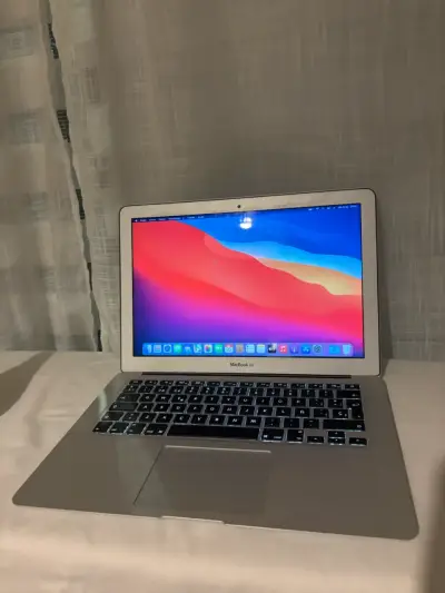 MacBook Air en buen estado con pantalla Retina - miniatura 3