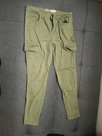Pantalones cargo verde oliva para mujer - miniatura 1
