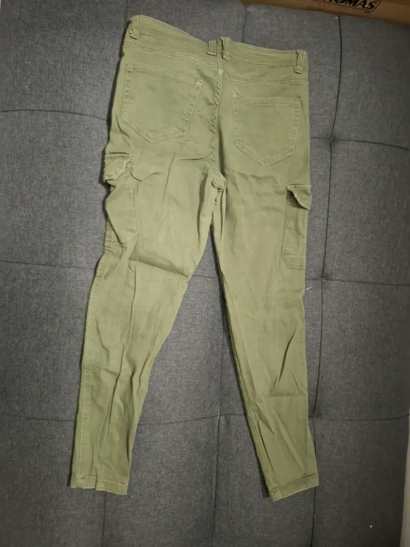 Pantalones cargo verde oliva para mujer - 2