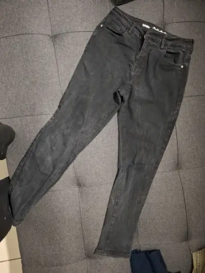 Jeans negros ajustados para mujer - miniatura 1