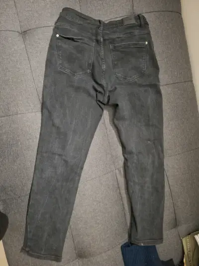 Jeans negros ajustados para mujer - miniatura 2