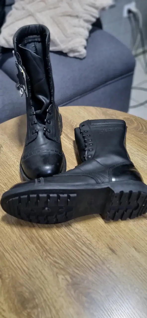 Botas militares negras de cuero en buen estado - 2