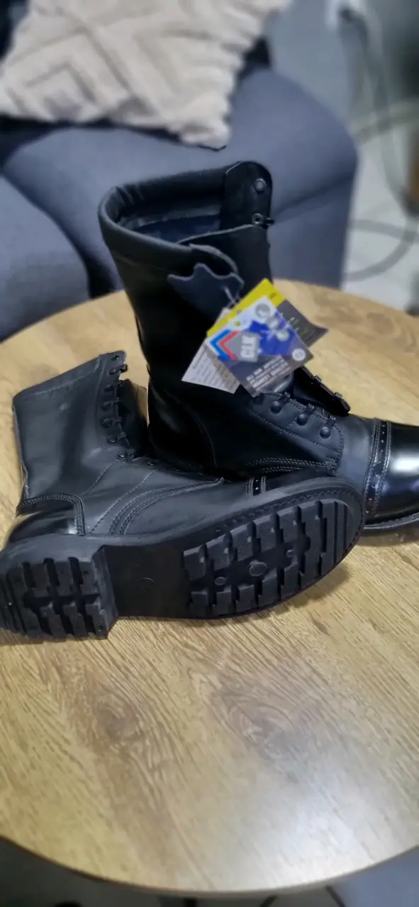 Botas militares negras de cuero en buen estado - 4