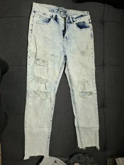 Jeans desgastados azul claro para mujer - miniatura 1