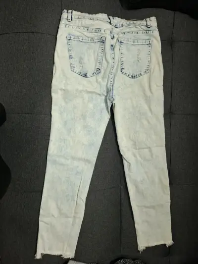 Jeans desgastados azul claro para mujer - miniatura 2