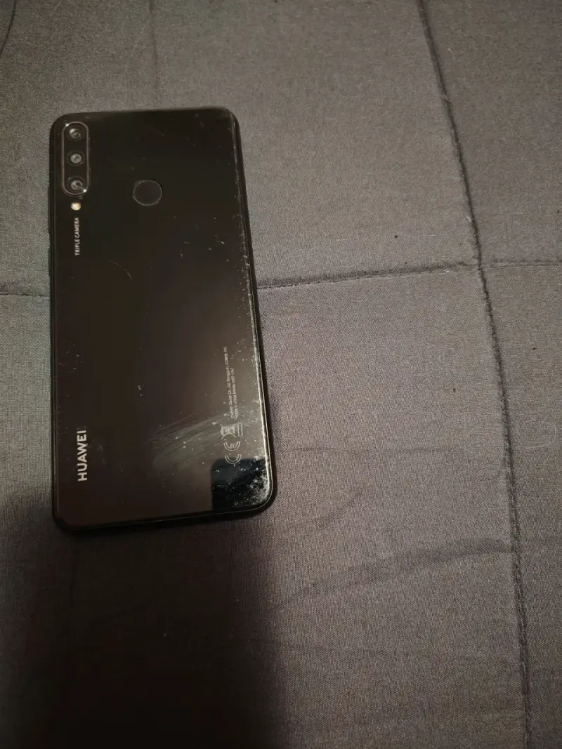 Smartphone Huawei con funda protectora - 2
