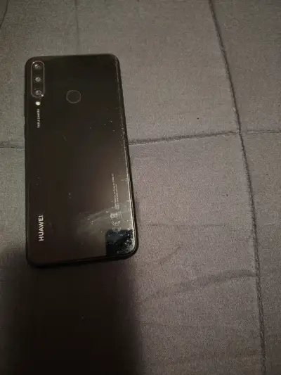 Smartphone Huawei con funda protectora - miniatura 2