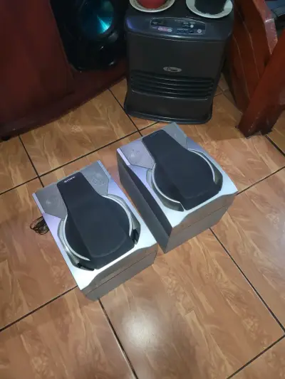 Parlantes Sony de alta potencia para sonido envolvente - miniatura 1