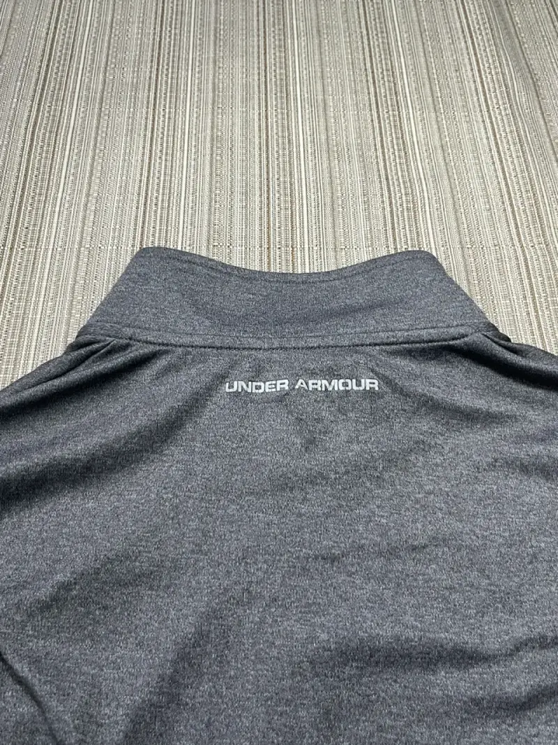 Polerón deportivo gris Under Armour con cierre - 3
