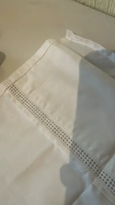 Sábanas blancas de algodón con encaje - miniatura 2