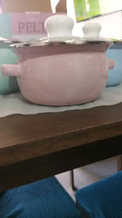 Juego de ollas de peltre color pastel - miniatura 3