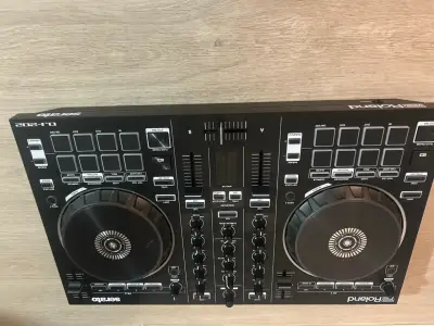 Controlador DJ Roland DJ-202 con Serato - miniatura 2