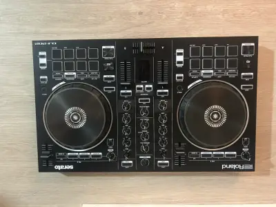 Controlador DJ Roland DJ-202 con Serato - miniatura 3