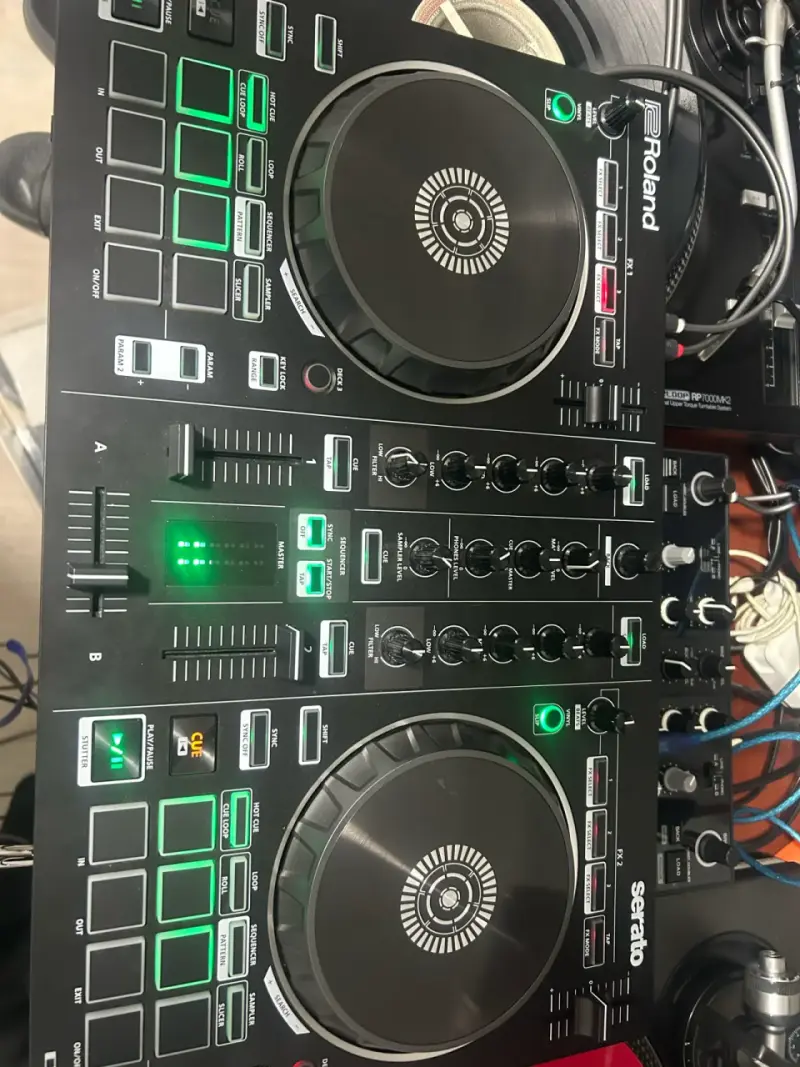 Controlador DJ Roland DJ-202 con Serato - 4