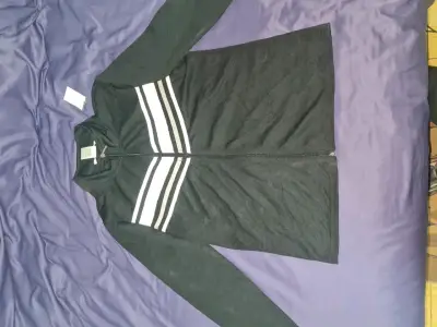Chaqueta deportiva negra con rayas blancas - miniatura 1