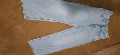Jeans de mezclilla azul claro para mujer - miniatura 2