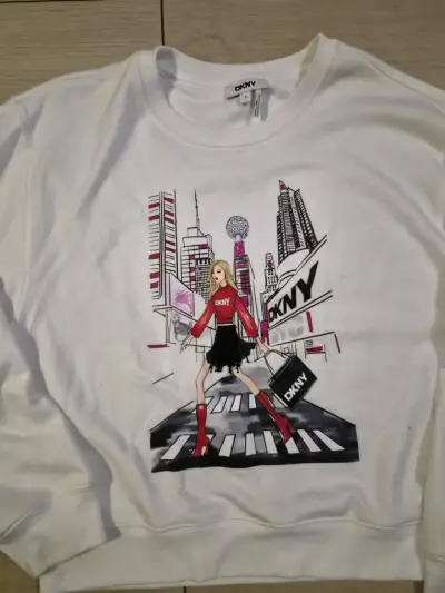 Polerón blanco DKNY con diseño urbano talla M - miniatura 3