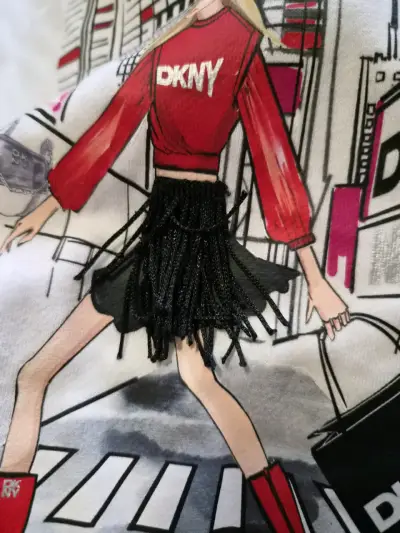 Polerón blanco DKNY con diseño urbano talla M - miniatura 5