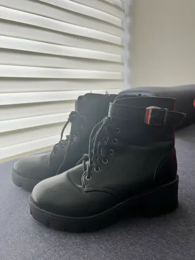 Botines Negros de Cuero con Tacón - miniatura 1