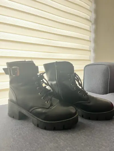 Botines Negros de Cuero con Tacón - miniatura 2