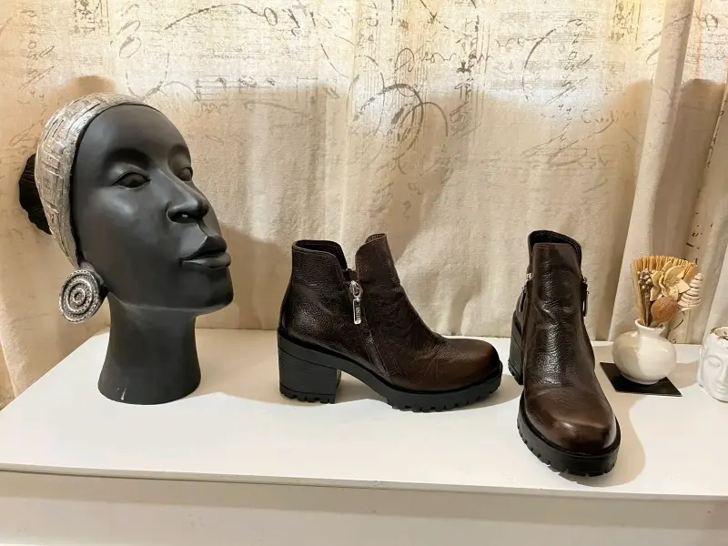 Botines de cuero marrón para mujer con cierre late - 5