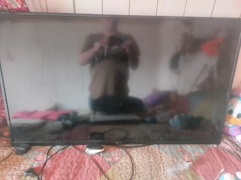 Televisor smart tv  42 pulgadas HD marca onn - 2