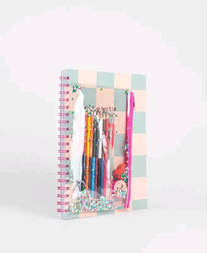 Set de papelería con cuaderno y lápices de colores - 2