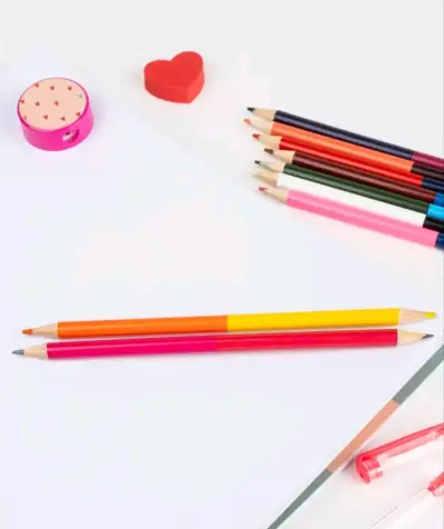 Set de papelería con cuaderno y lápices de colores - miniatura 3