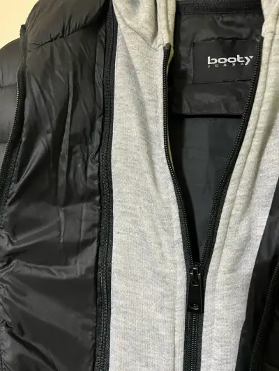 Chaqueta acolchada negra con capucha - miniatura 3